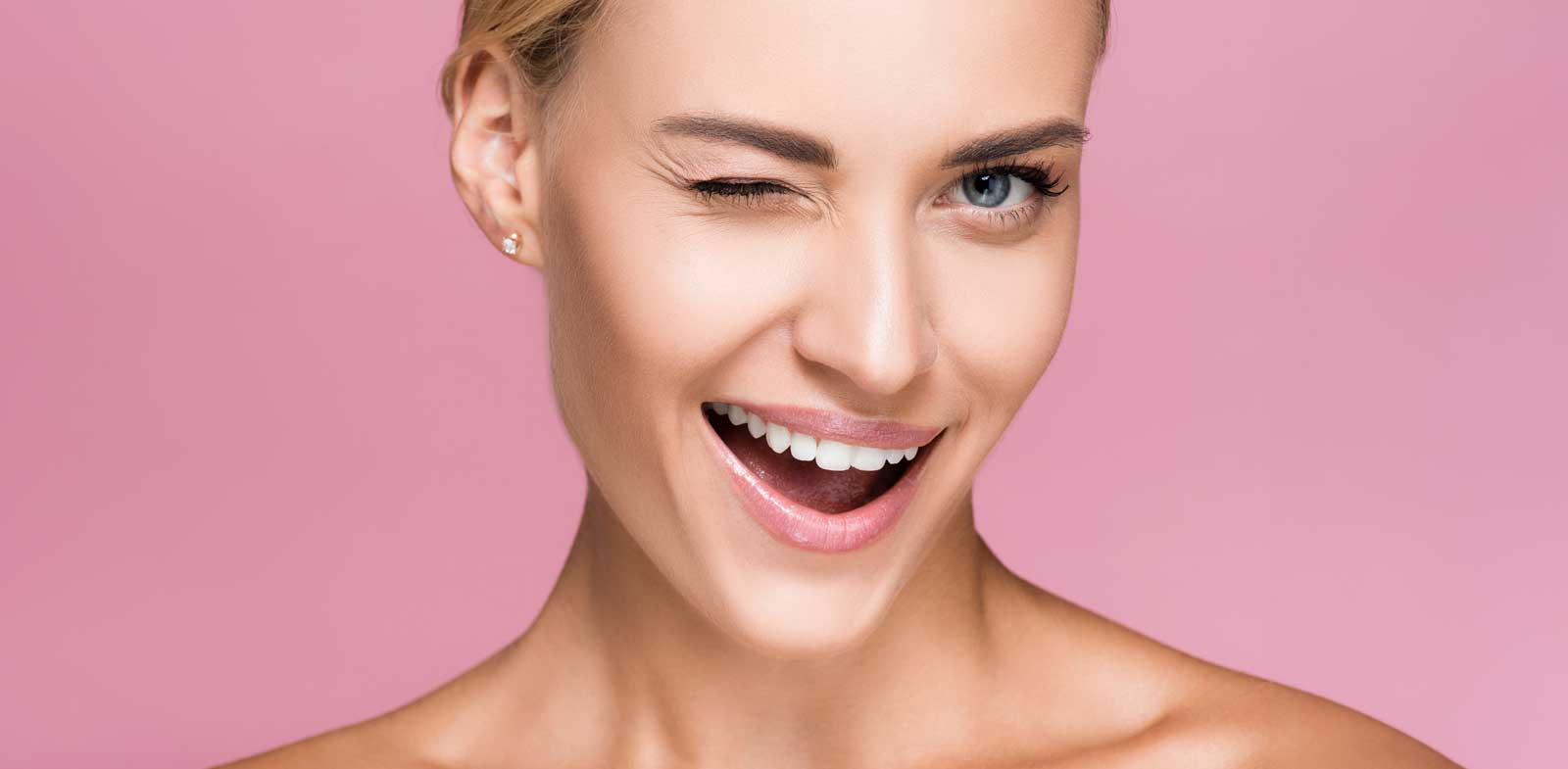 Modelo joven recomienda la crema kerathor